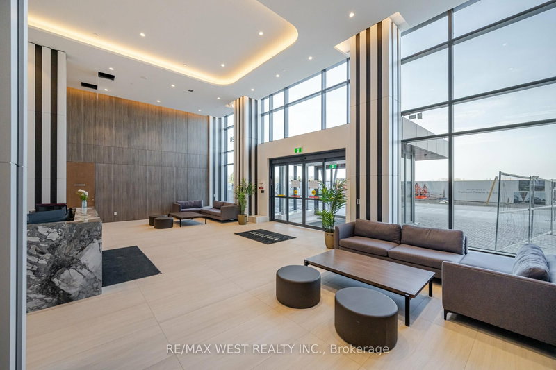 816 - 220 Missinnihe Way, Mississauga, L5H 1G5 | Image 3