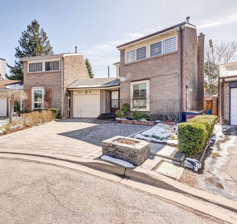 home for sale on 25 Moffatt Court