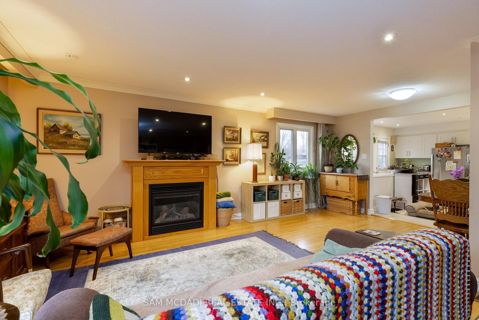 Listing Image 7