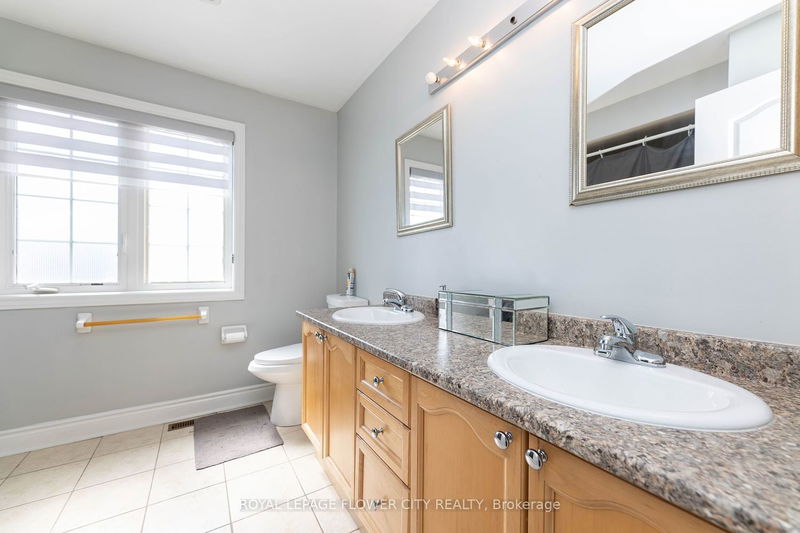 39 Charger Lane  Brampton, L7A 3C3 | Image 32