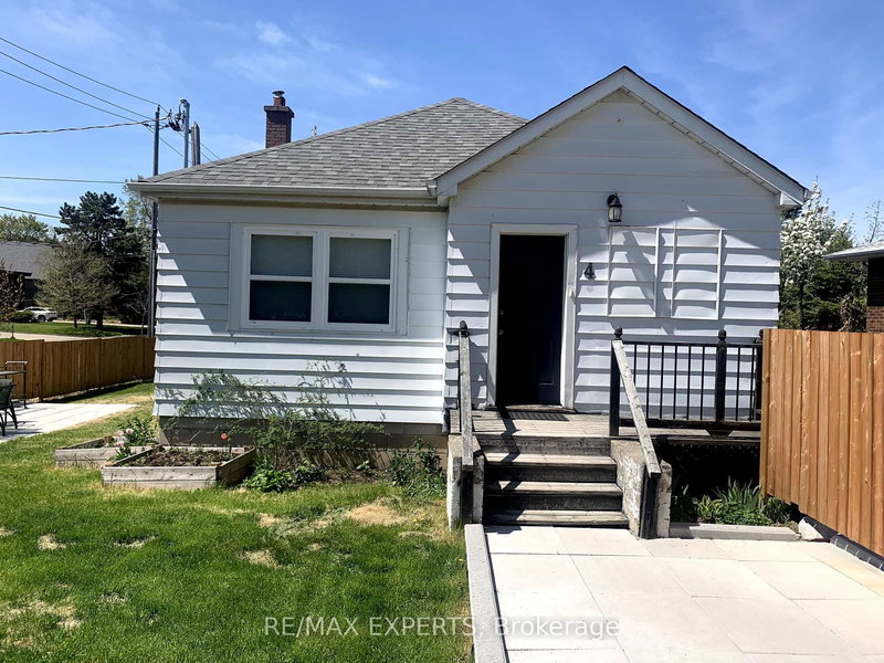 Upper - 4 Larchmere Ave, Toronto, M9L 2N1 | Image 2