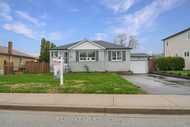 2504 Donnavale Dr, Mississauga, L5A 2N1 | Image 2