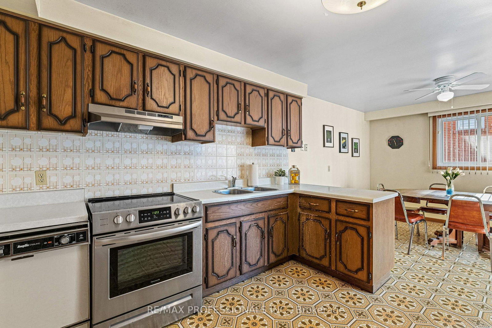 Listing Image 7