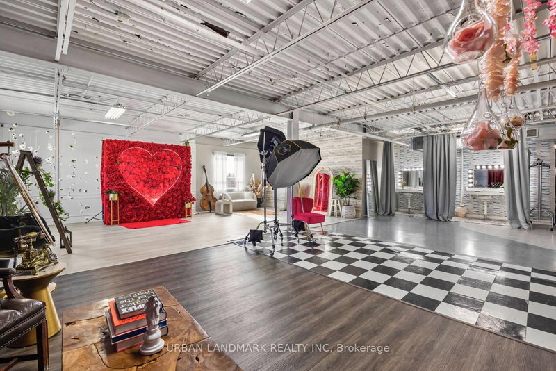 207 - 105 Brockhouse Rd, Toronto, M8W 2W8 | Image 2