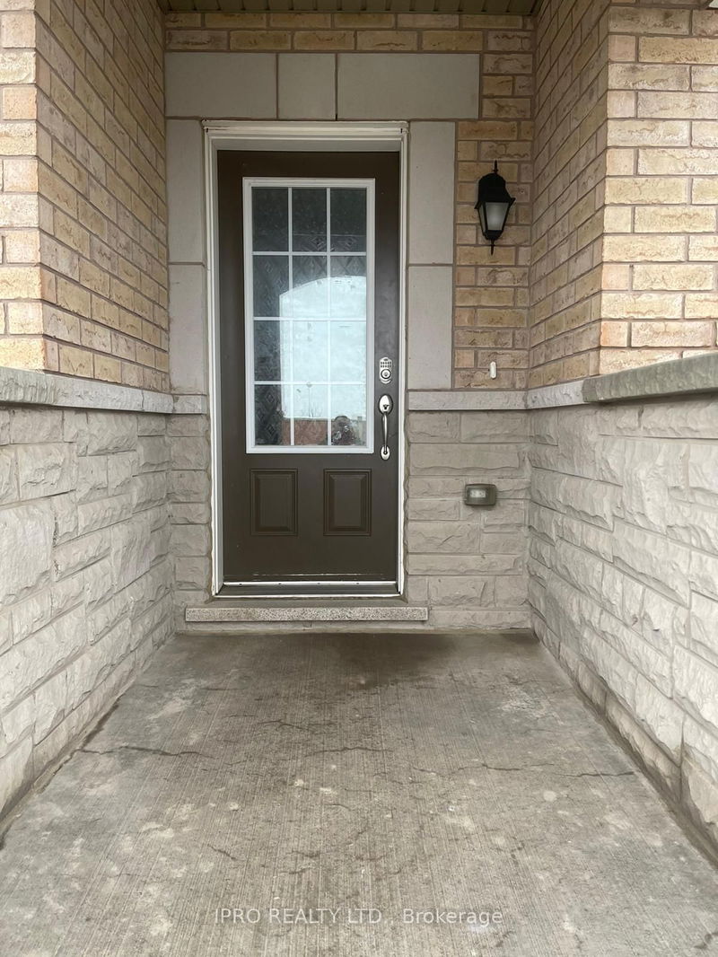 home for lease on 73 Baycliffe Crescent