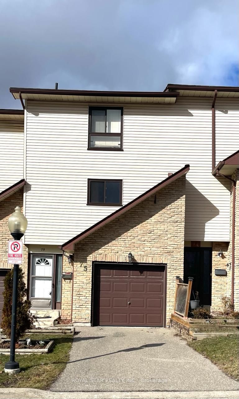 home for lease on 75 Collins Crescent