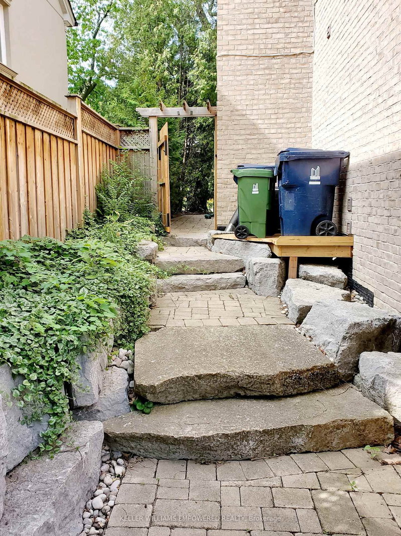 Lower - 81 Chestnut Hills Pkwy, Toronto, M9A 3R1 | Image 3