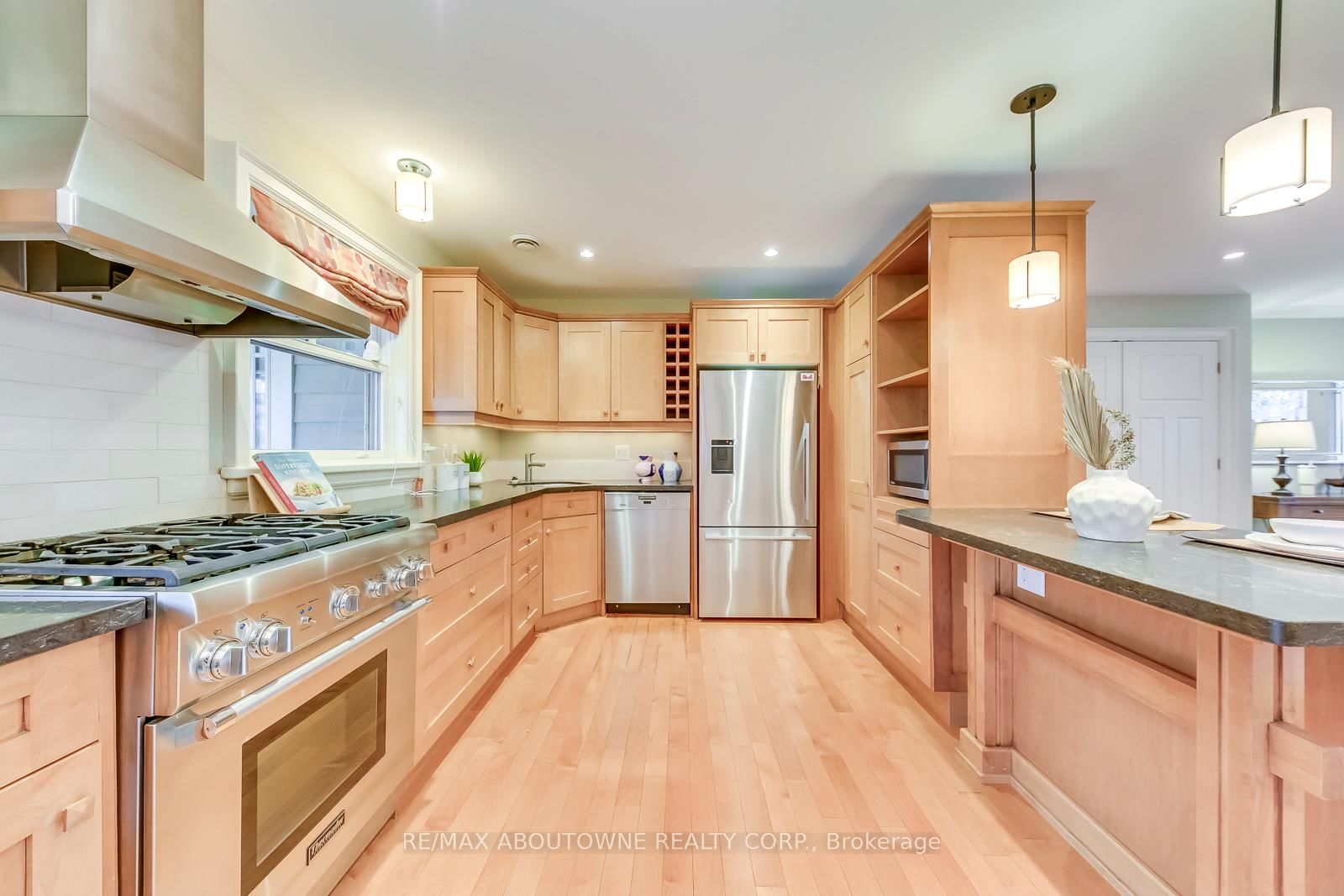 Listing Image 10