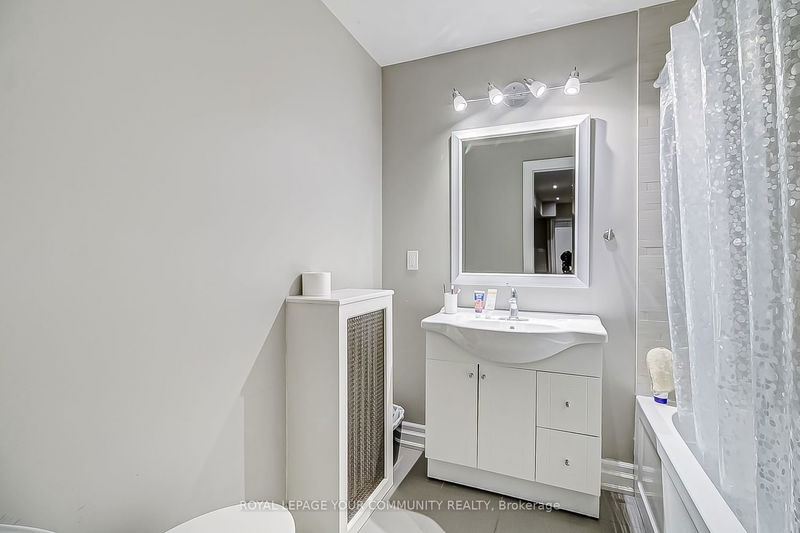 236 Ellis Ave  Toronto, M6S 2X2 | Image 6