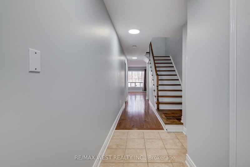 77 - 7360 Zinnia Pl, Mississauga, L5W 2A4 | Image 3