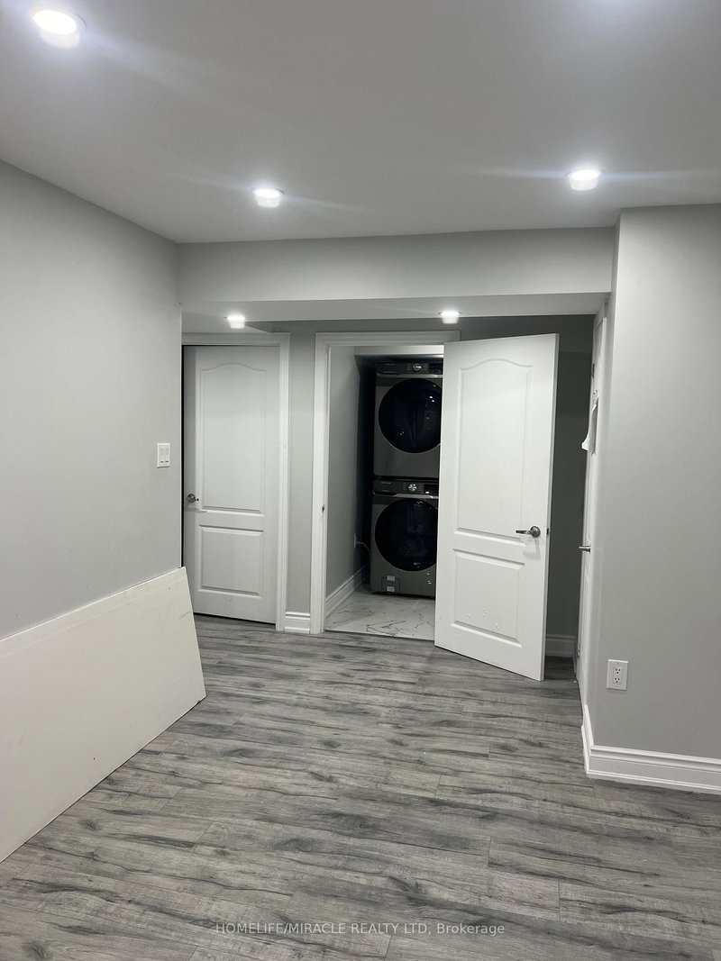 870 Mcewan Dr, Milton, L9T 6P5 | Image 3