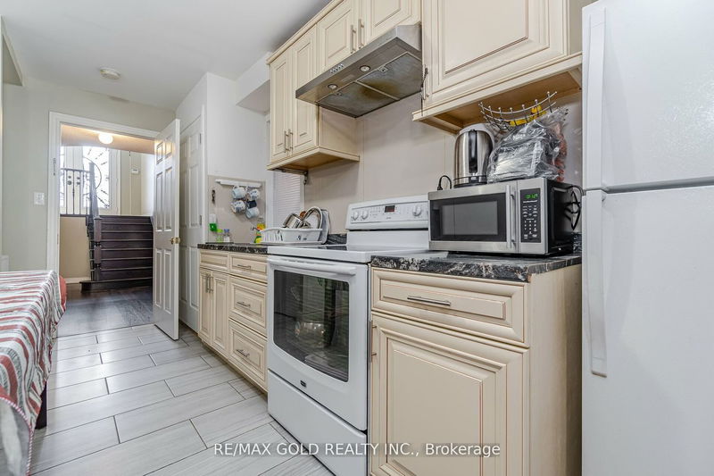 11 Clearfield Dr  Brampton, L6P 3L3 | Image 27