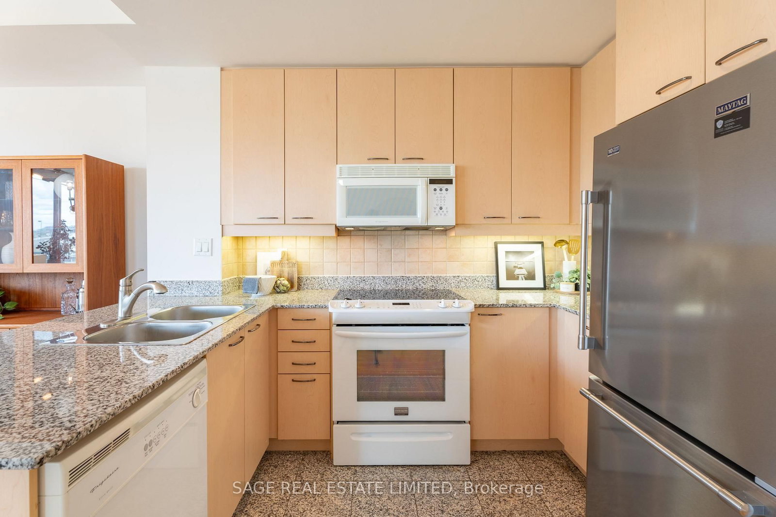 Listing Image 7