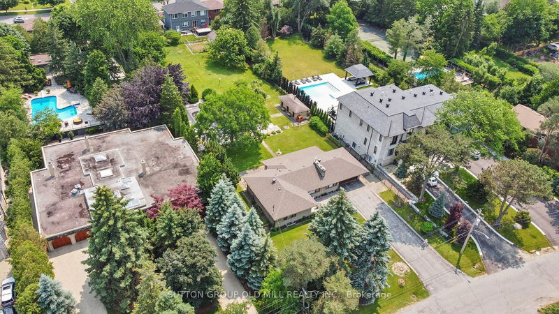 9 Westmount Park Rd  Toronto, M9P 1R4 | Image 2