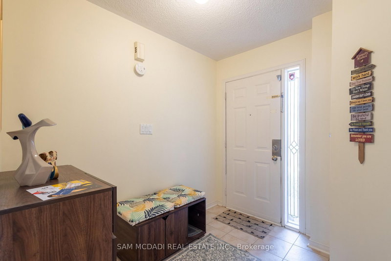 3158 Clayhill Rd, Mississauga, L5B 4K2 | Image 3