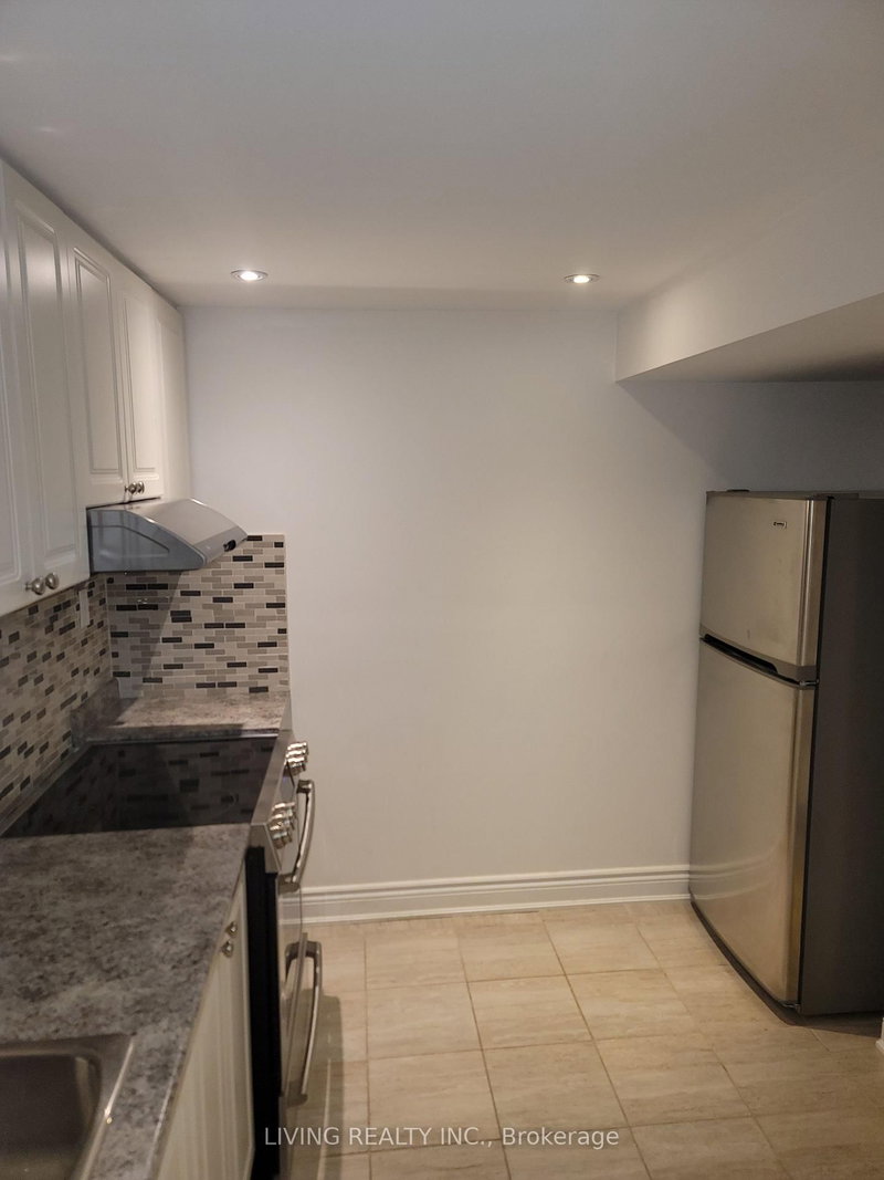 6 Crevice Gate, Brampton, L6R 2X5 | Image 2