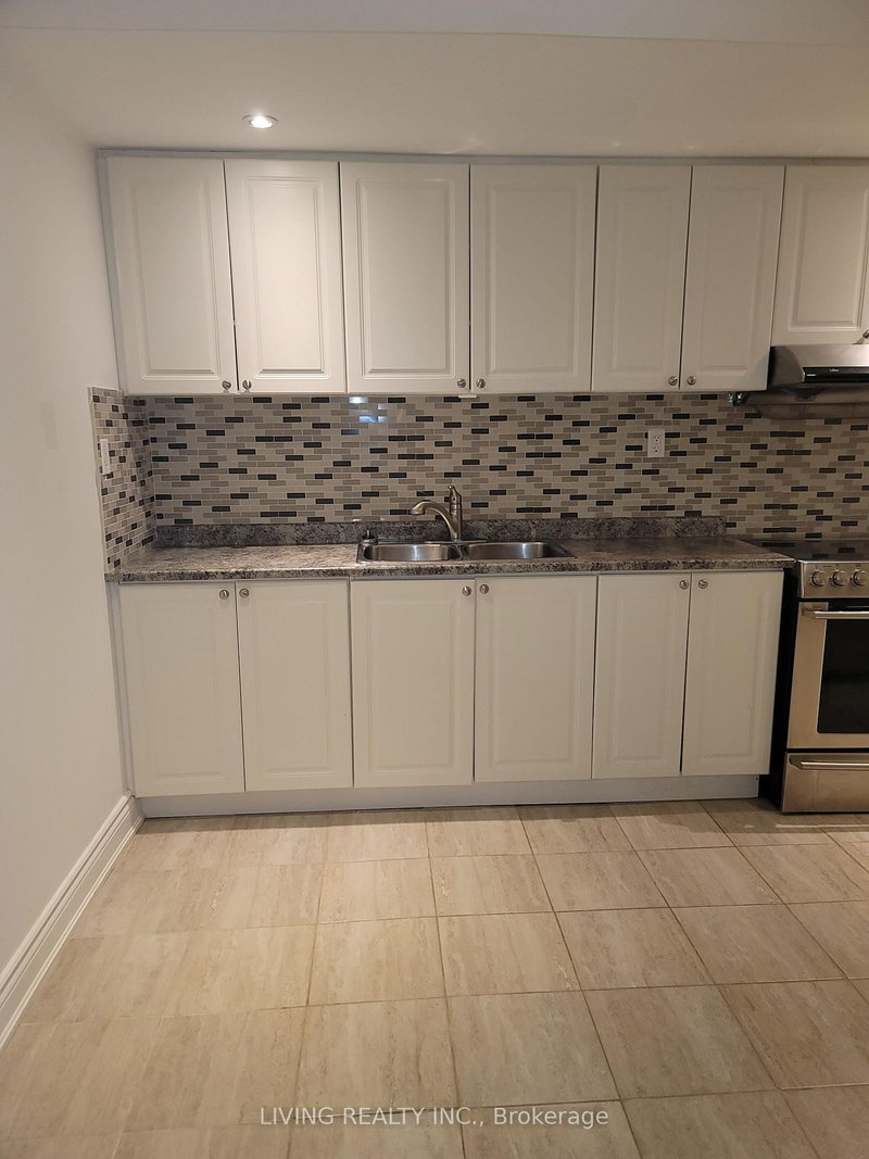 6 Crevice Gate, Brampton, L6R 2X5 | Image 3