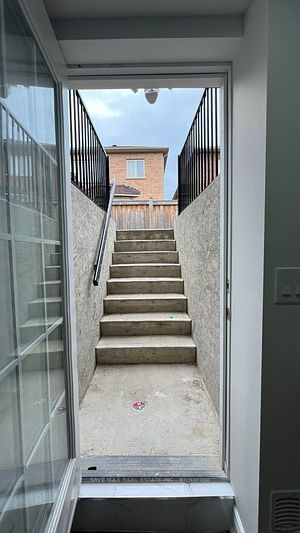 home for lease on Bsmt-6 Humberstone Crescent