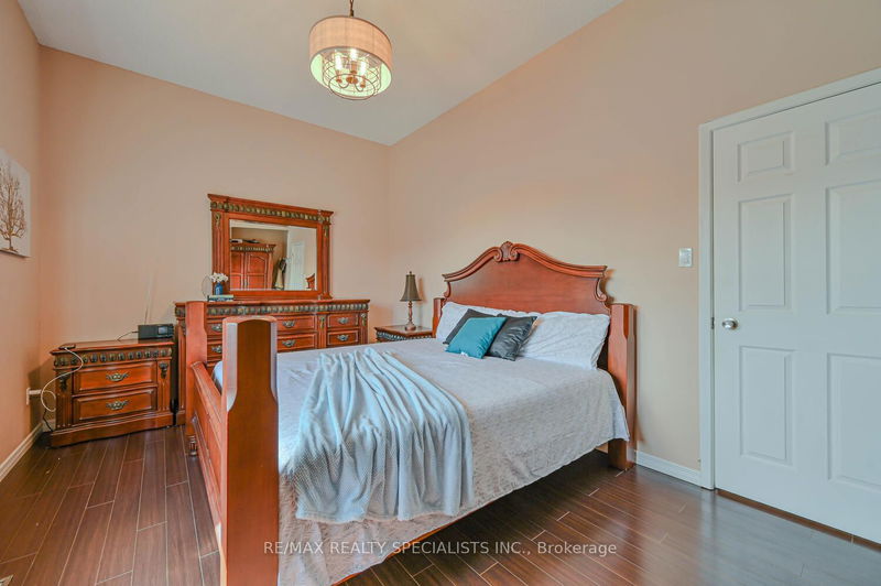 66 Carisbrook Crt  Brampton, L6S 3K1 | Image 20