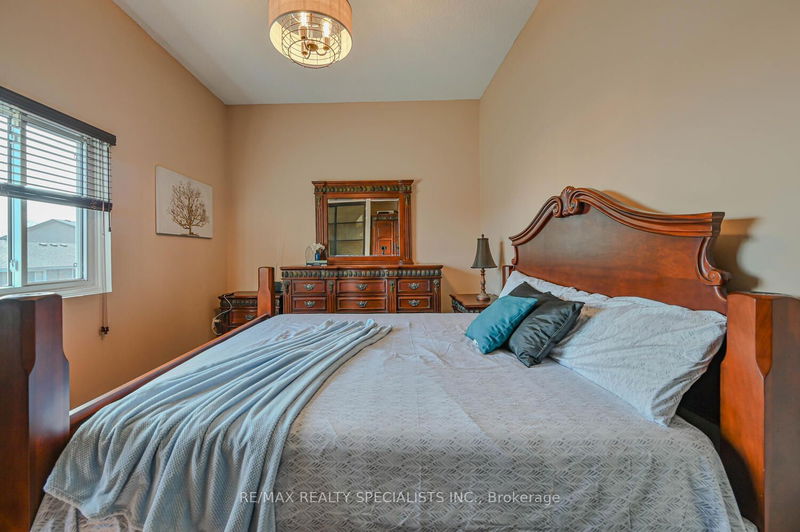 66 Carisbrook Crt  Brampton, L6S 3K1 | Image 21