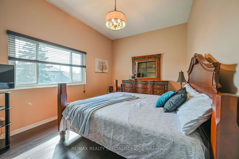 66 Carisbrook Crt  Brampton, L6S 3K1 | Image 22