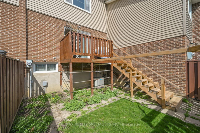 66 Carisbrook Crt  Brampton, L6S 3K1 | Image 39