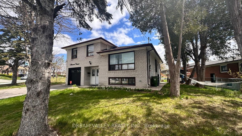 1 Stanwood Cres, Toronto, M9M 1Z8 | Image 2