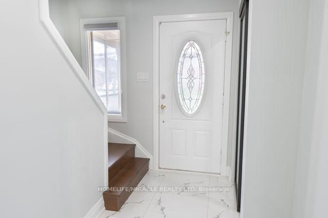 13 Martindale Cres, Brampton, L6X 2V7 | Image 3