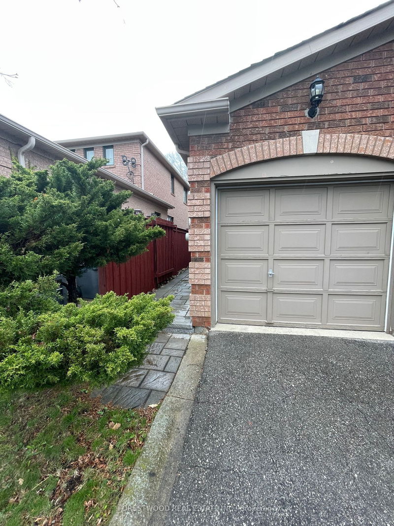home for lease on 2827 Rainbow Crescent