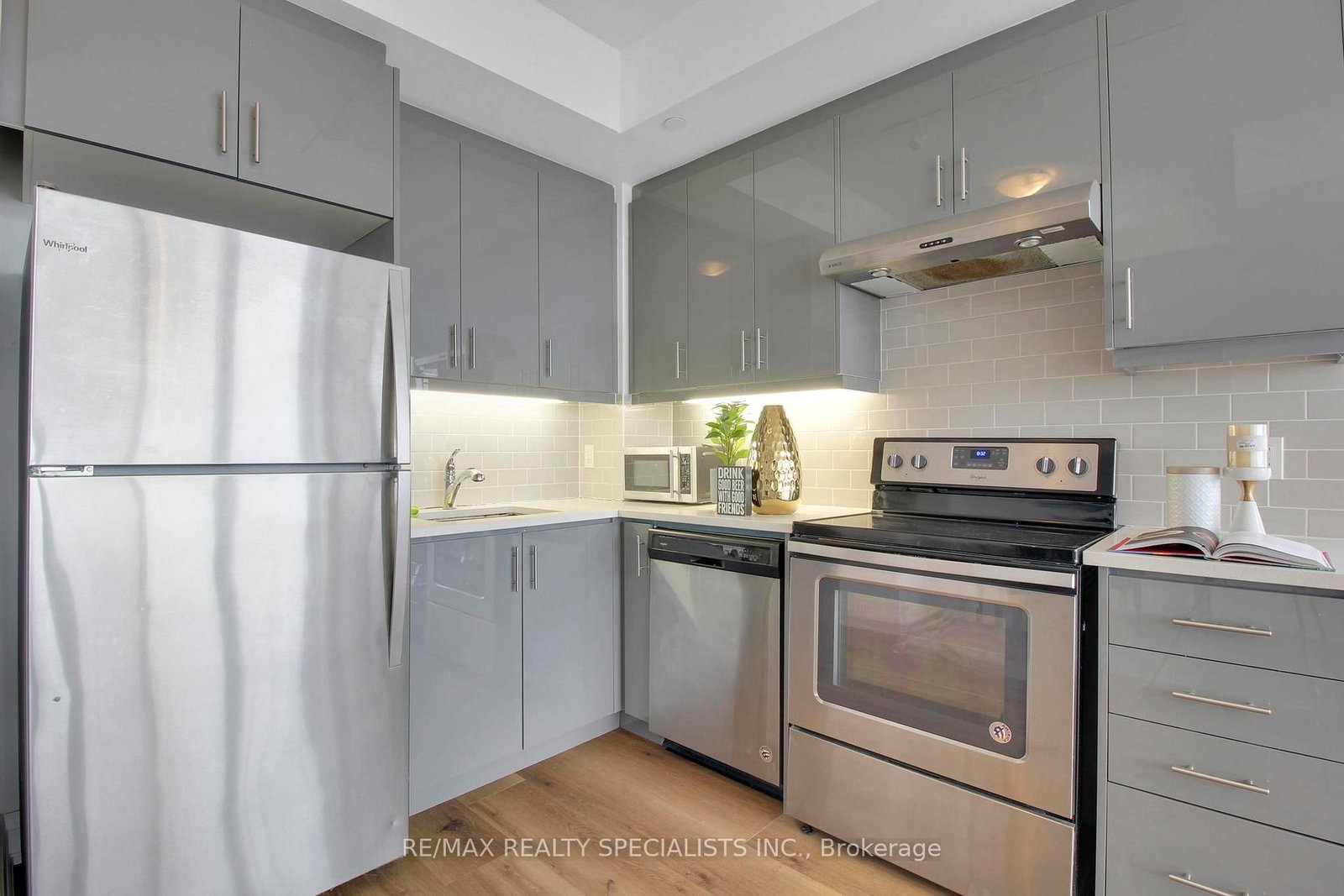 Listing Image 8