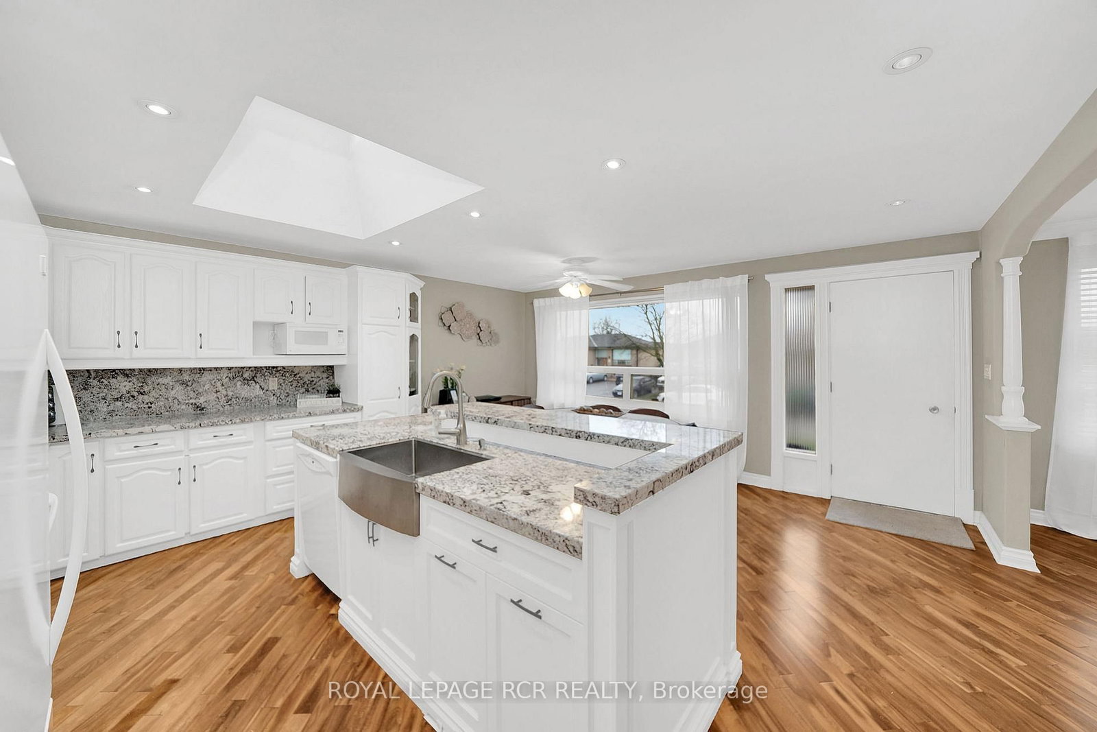 Listing Image 7