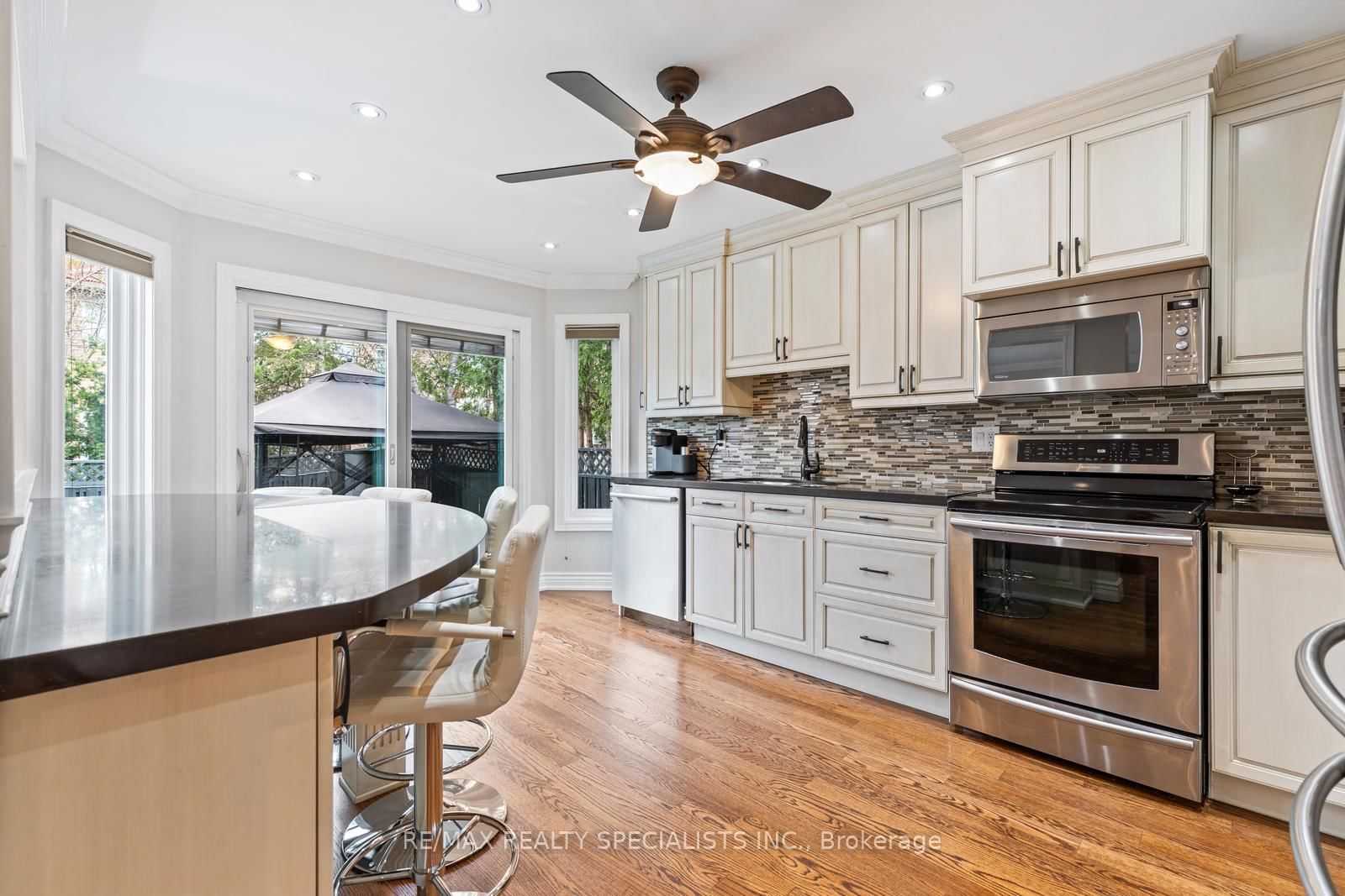 Listing Image 12