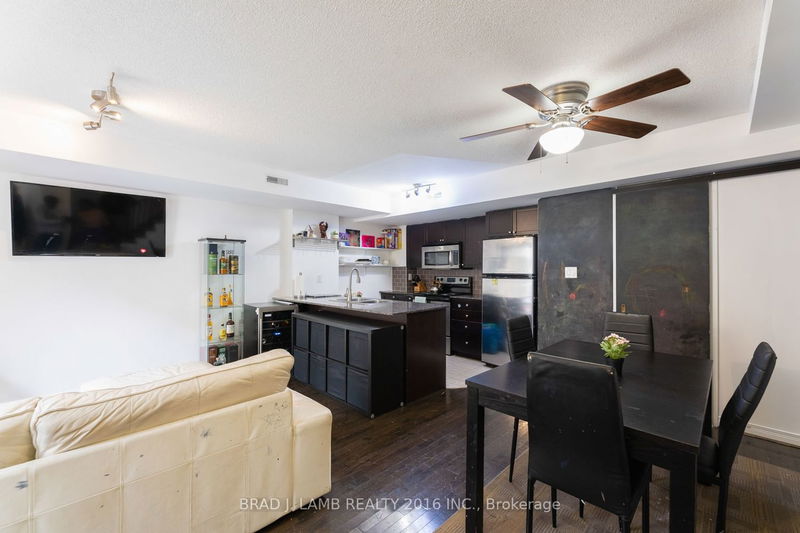 home for lease on 137-25 Turntable Crescent
