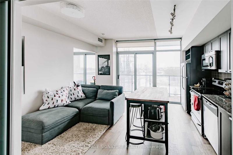 home for lease on 405-105 The Queensway