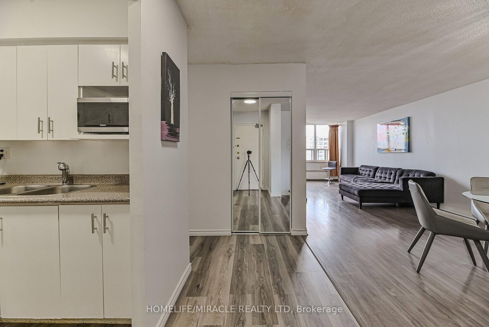 Listing Image 7