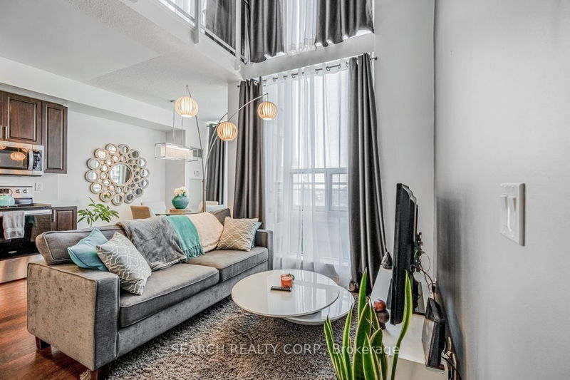 home for lease on 919-220 Burnhamthorpe Road W