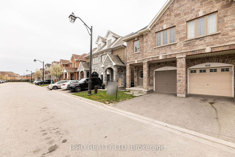 home for sale on 914 Francine Crescent