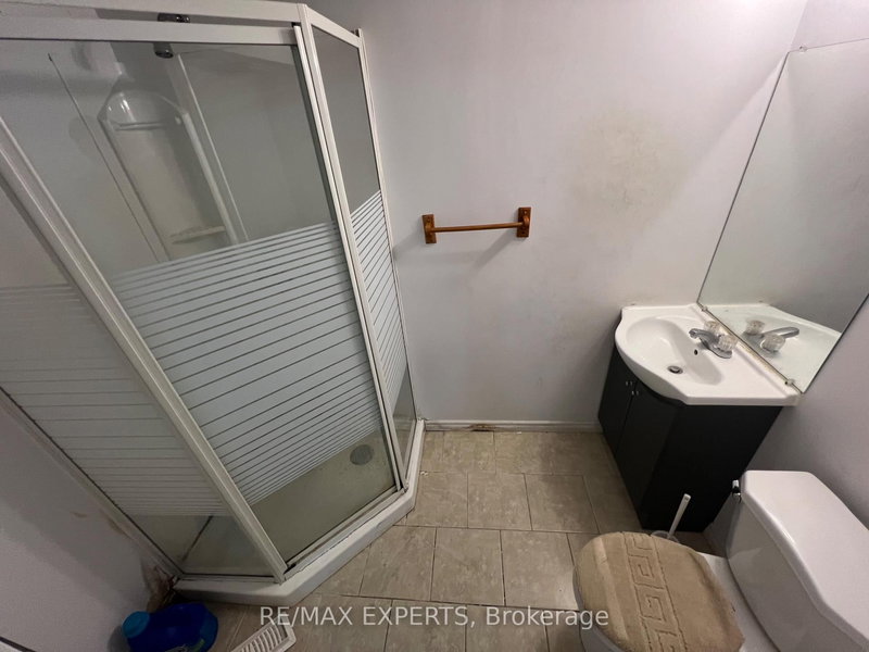 82 Twin Pines Cres N, Brampton, L7A 1M8 | Image 2