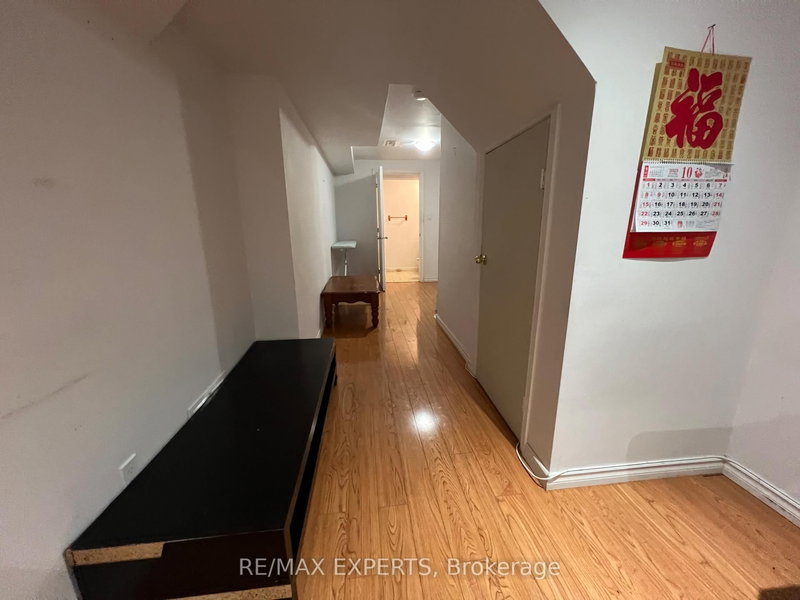 82 Twin Pines Cres N, Brampton, L7A 1M8 | Image 3