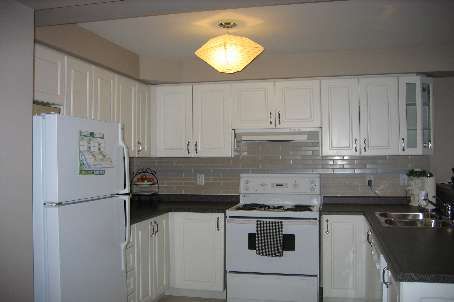 2418 Highcroft Rd, Oakville, L6M4Y6 | Image 2