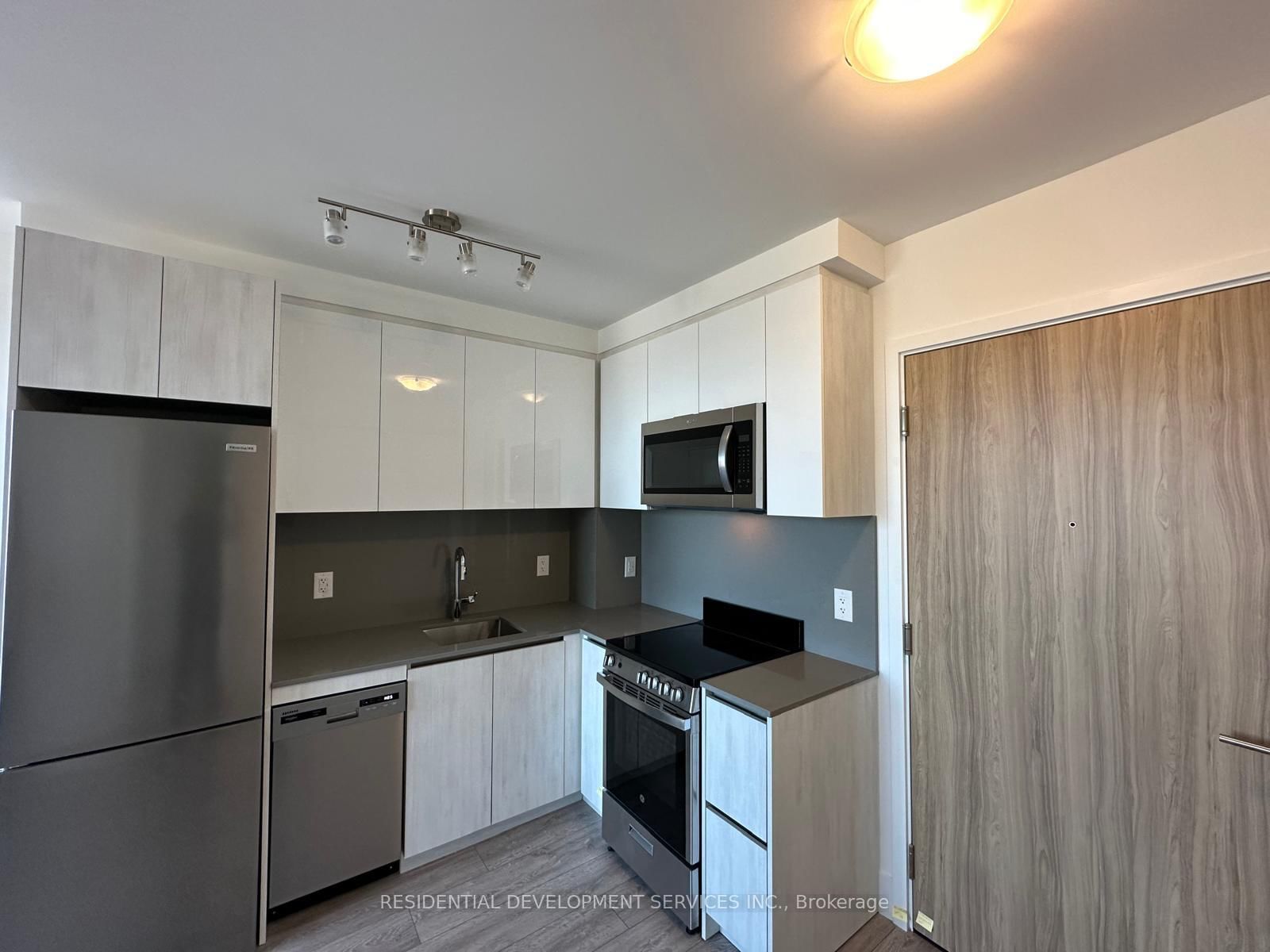 3100 Keele Street, Unit 904 - Photo 2