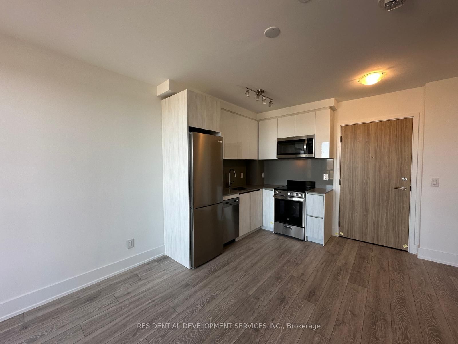 3100 Keele Street, Unit 904 - Photo 3