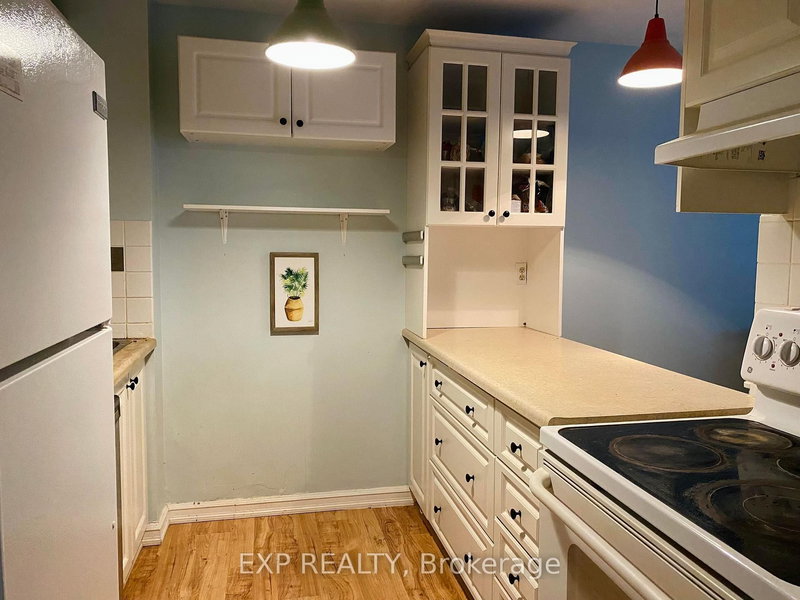 112 - 1050 Falgarwood Dr, Oakville, L6H 2P3 | Image 2