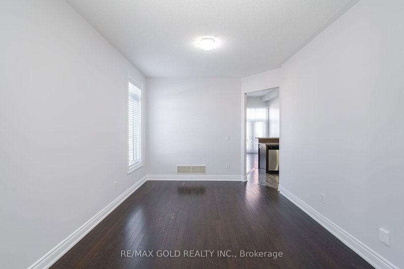 80 Hollowgrove Blvd, Brampton, L6P 1A9 | Image 2