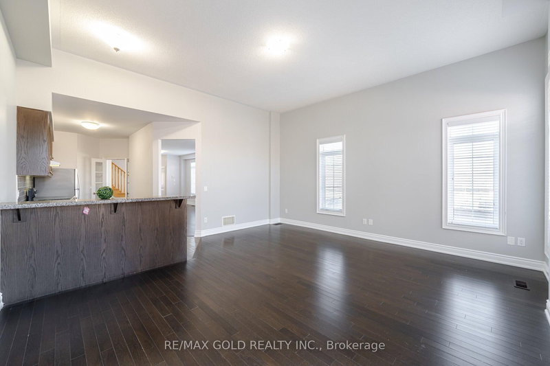 80 Hollowgrove Blvd, Brampton, L6P 1A9 | Image 3