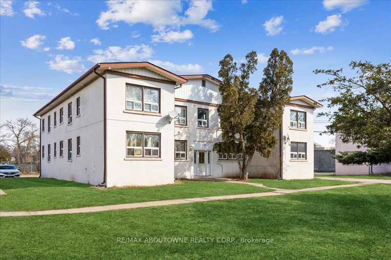 home for lease on 8-1031 Churchill Avenue E