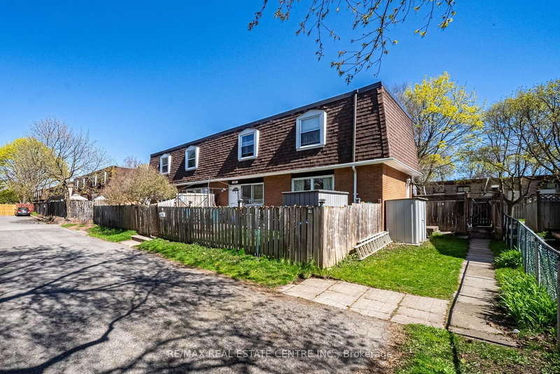 648-654 Francis Rd, Burlington, L7T 3X7 | Image 3