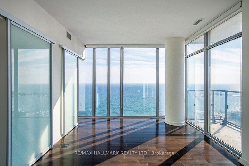 home for lease on 3303-105 The Queensway