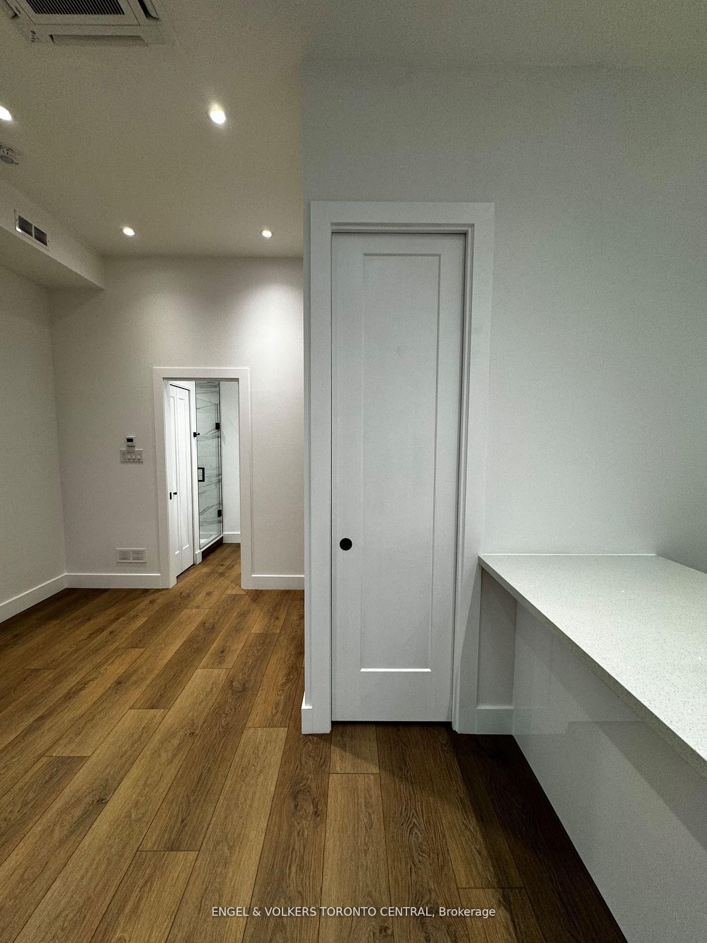 210 Humberside Avenue, Unit Rear - Photo 10