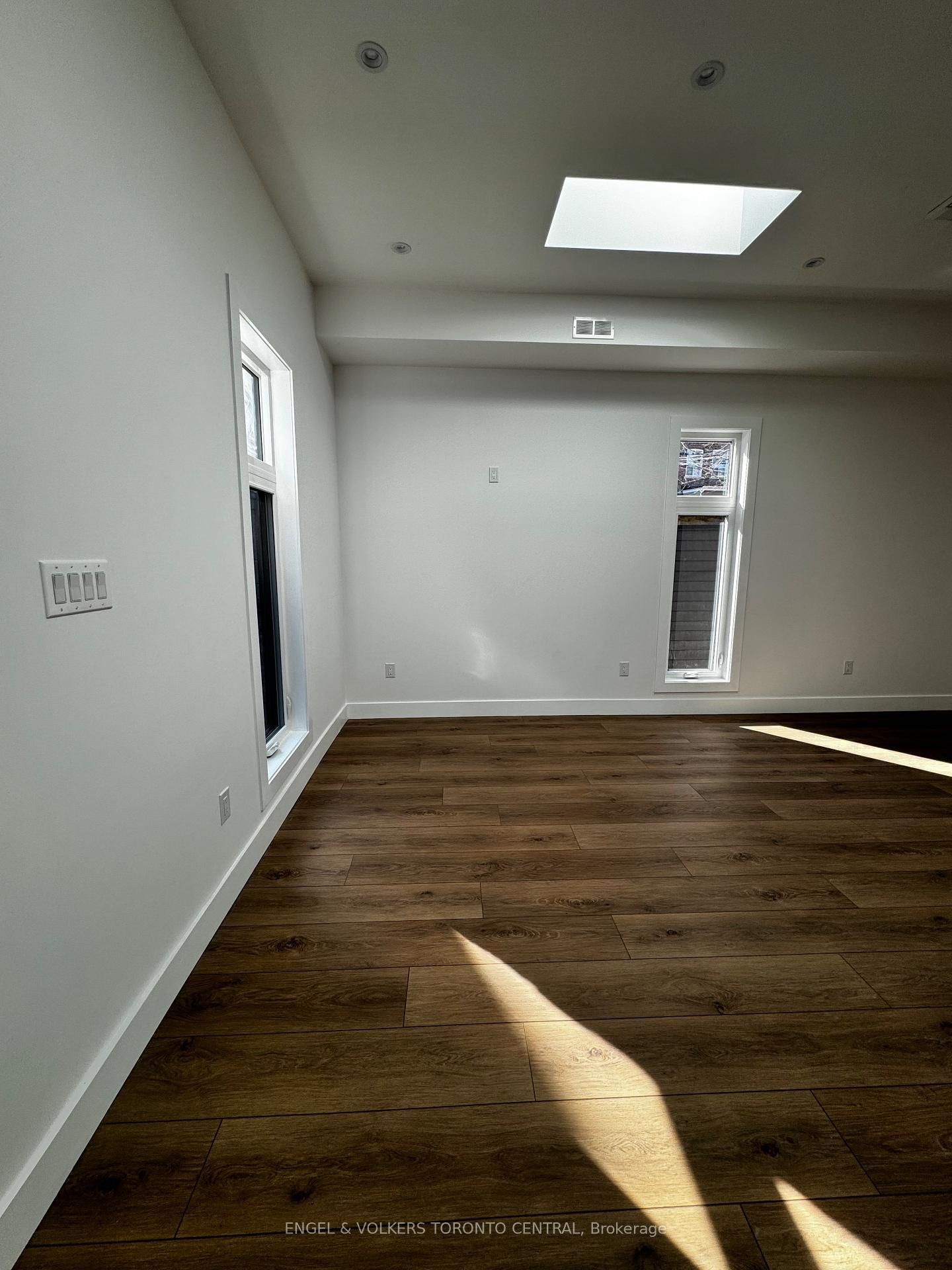 210 Humberside Avenue, Unit Rear - Photo 11